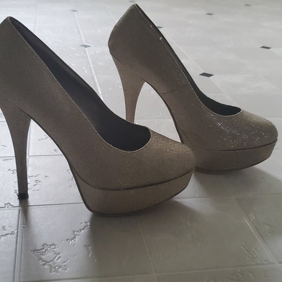 Glittery High Heels - Picture 2 of 3
